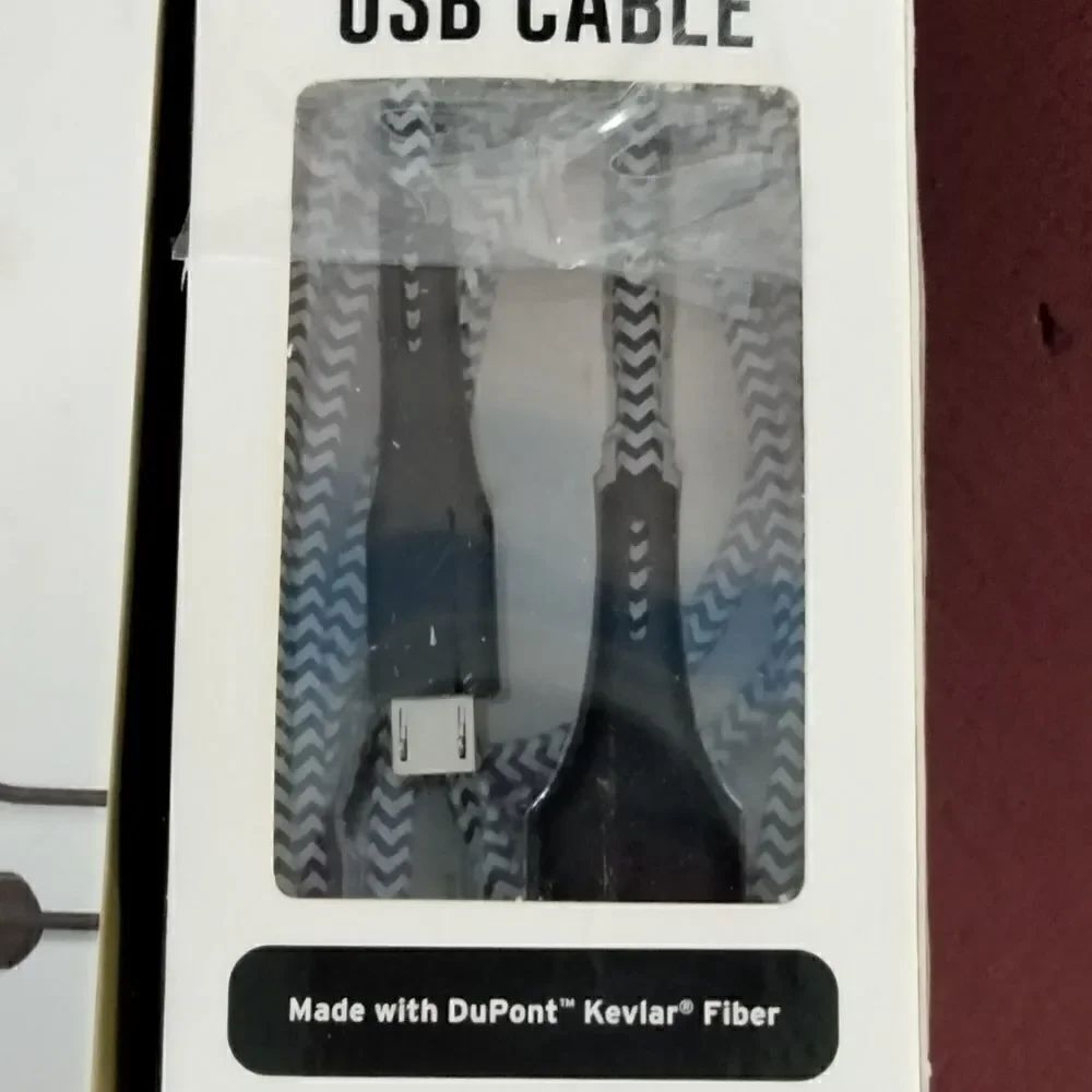 New Without tags "Finesse" earbuds with mic & Micro-USB Cable